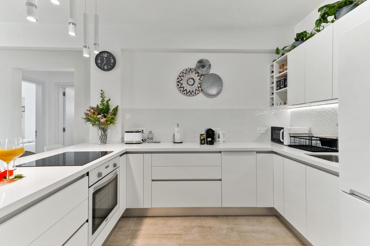 Dreamy 2 Bed Apartment By The Sea パ フォス エクステリア 写真