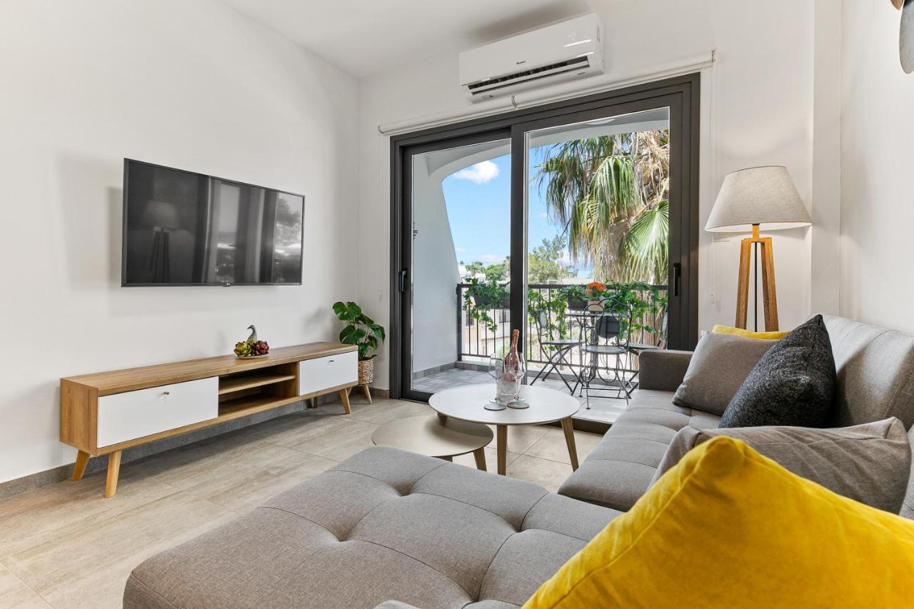 Dreamy 2 Bed Apartment By The Sea パ フォス エクステリア 写真